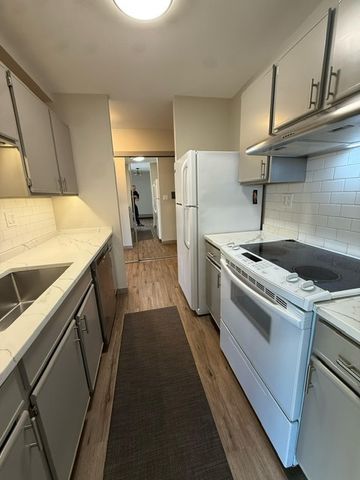 1813 Hemlock Place 311, Schaumburg, IL 60173