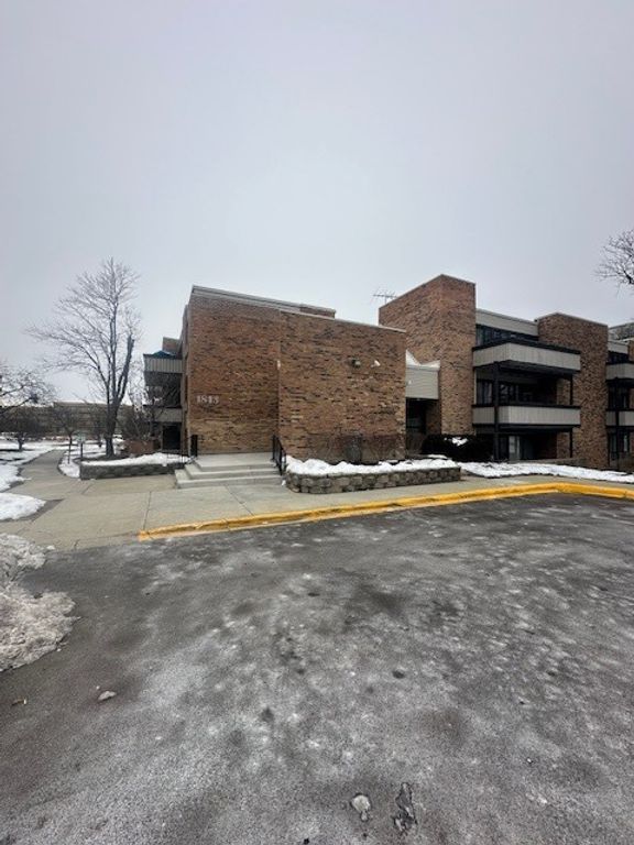 1813 Hemlock Place 311, Schaumburg, IL 60173