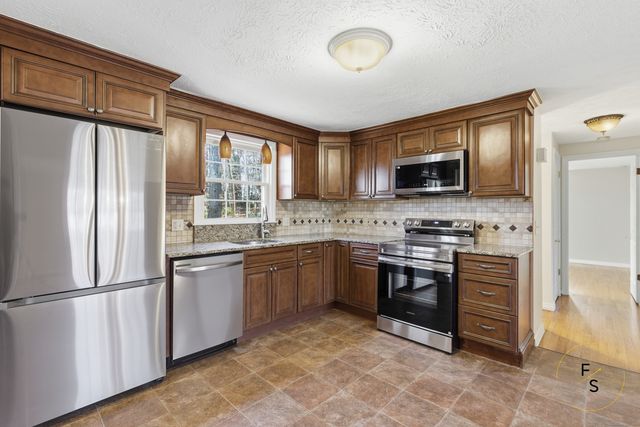 11 Valerie Drive, Vernon, CT 06066