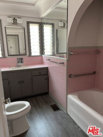 4238 SUTRO Avenue, Los Angeles, CA 90008