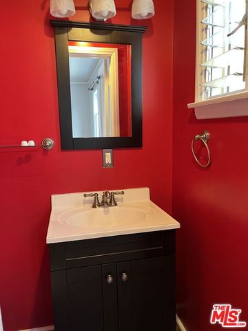 4238 SUTRO Avenue, Los Angeles, CA 90008