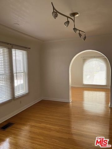 4238 SUTRO Avenue, Los Angeles, CA 90008