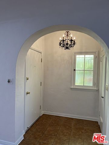 4238 SUTRO Avenue, Los Angeles, CA 90008