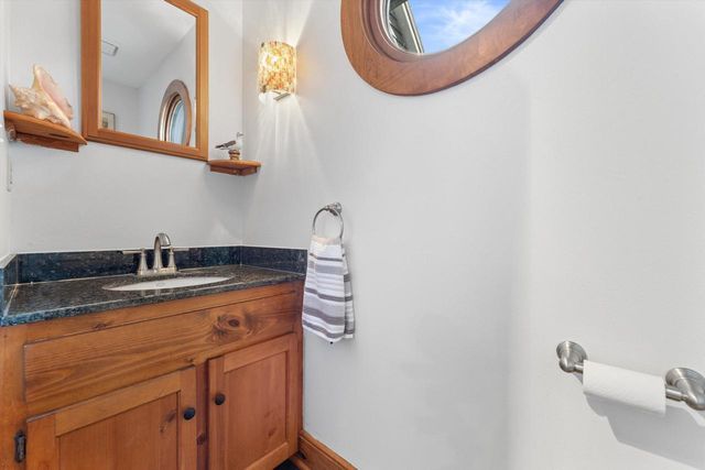W326S1480 Forest Hills DRIVE, Delafield, WI 53018