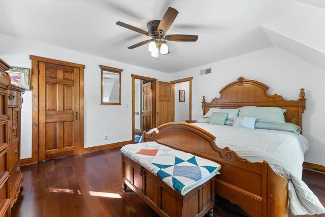 W326S1480 Forest Hills DRIVE, Delafield, WI 53018