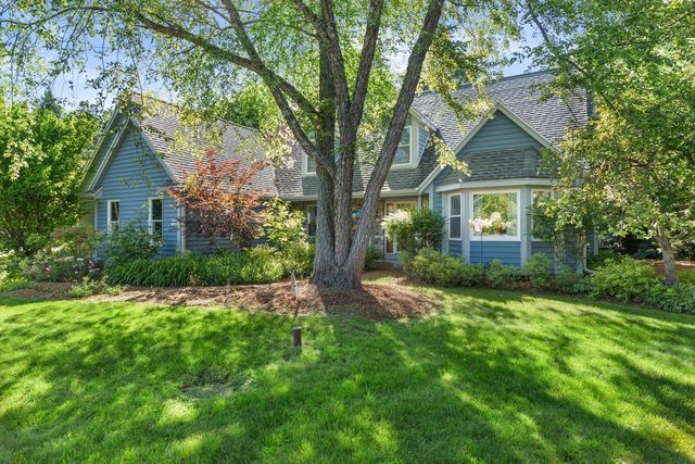 W326S1480 Forest Hills DRIVE, Delafield, WI 53018