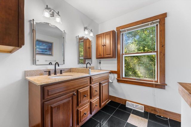 W326S1480 Forest Hills DRIVE, Delafield, WI 53018
