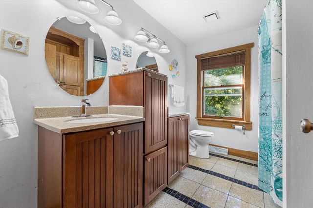 W326S1480 Forest Hills DRIVE, Delafield, WI 53018