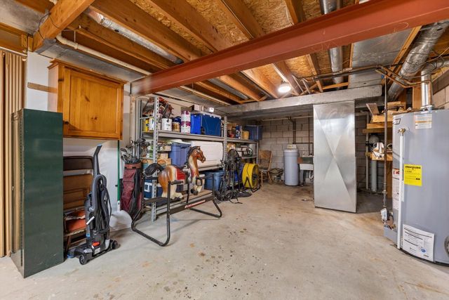 W326S1480 Forest Hills DRIVE, Delafield, WI 53018