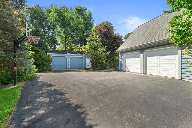W326S1480 Forest Hills DRIVE, Delafield, WI 53018