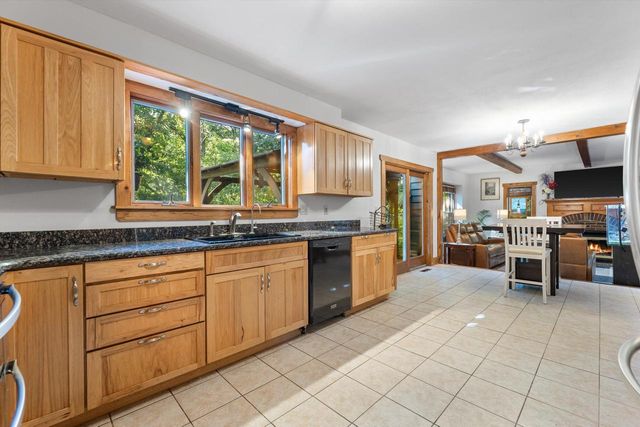 W326S1480 Forest Hills DRIVE, Delafield, WI 53018