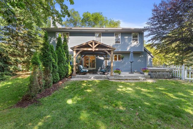 W326S1480 Forest Hills DRIVE, Delafield, WI 53018