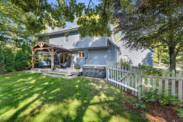W326S1480 Forest Hills DRIVE, Delafield, WI 53018
