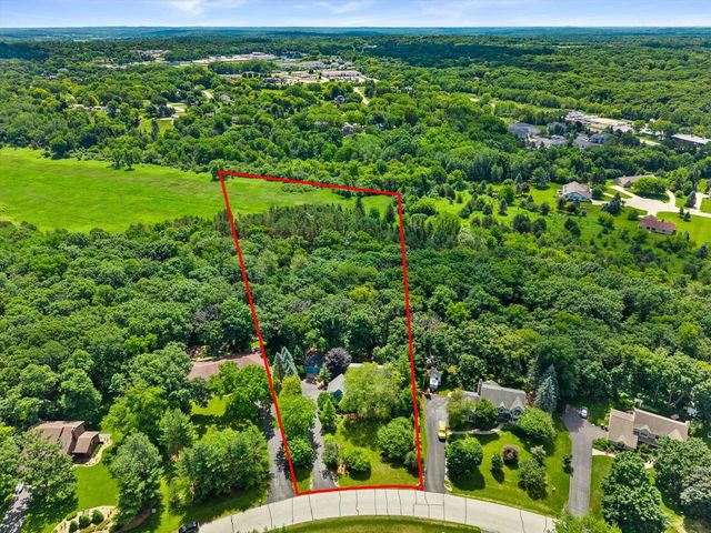 W326S1480 Forest Hills DRIVE, Delafield, WI 53018