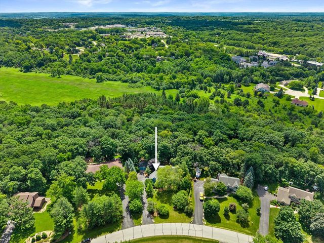 W326S1480 Forest Hills DRIVE, Delafield, WI 53018