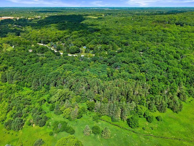 W326S1480 Forest Hills DRIVE, Delafield, WI 53018