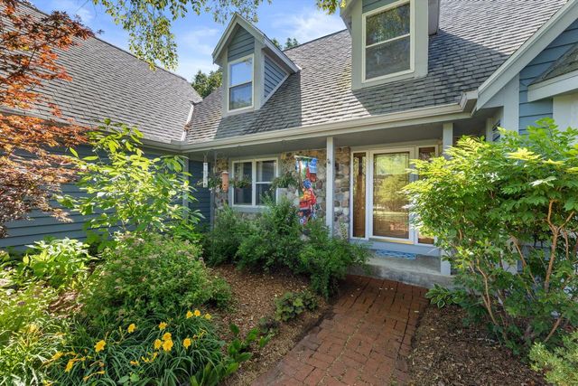 W326S1480 Forest Hills DRIVE, Delafield, WI 53018