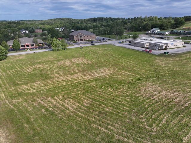 5201 Willow Creek Drive, Springdale, AR 72762