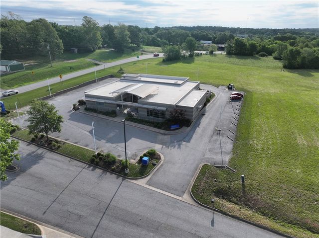 5201 Willow Creek Drive, Springdale, AR 72762