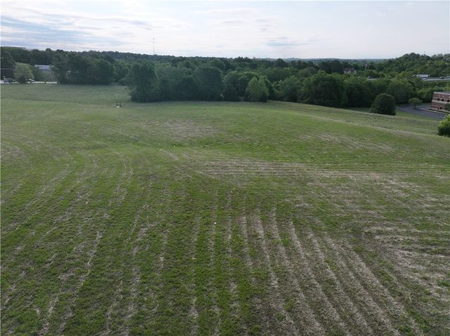 5201 Willow Creek Drive, Springdale, AR 72762