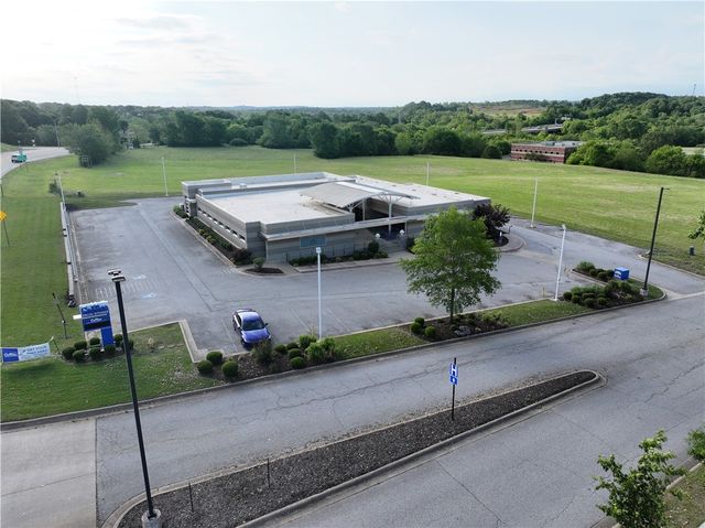 5201 Willow Creek Drive, Springdale, AR 72762