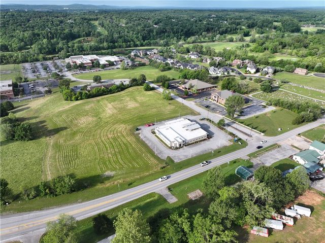 5201 Willow Creek Drive, Springdale, AR 72762