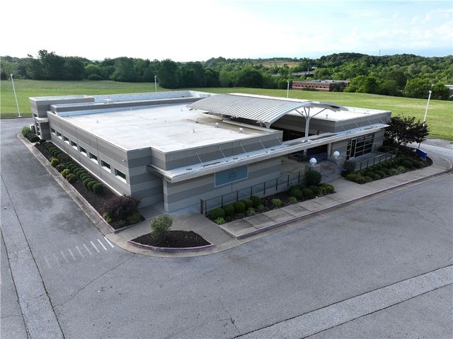 5201 Willow Creek Drive, Springdale, AR 72762