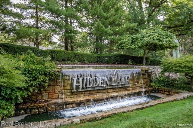 10407 Stoney Point Drive, South Lyon, MI 48178