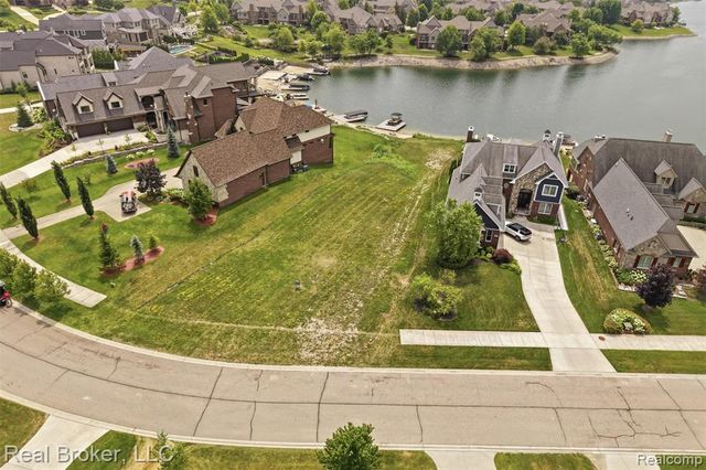 10407 Stoney Point Drive, South Lyon, MI 48178