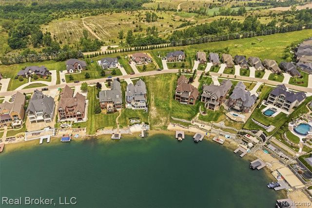 10407 Stoney Point Drive, South Lyon, MI 48178