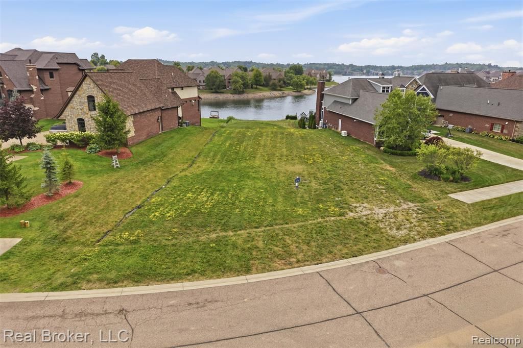 10407 Stoney Point Drive, South Lyon, MI 48178
