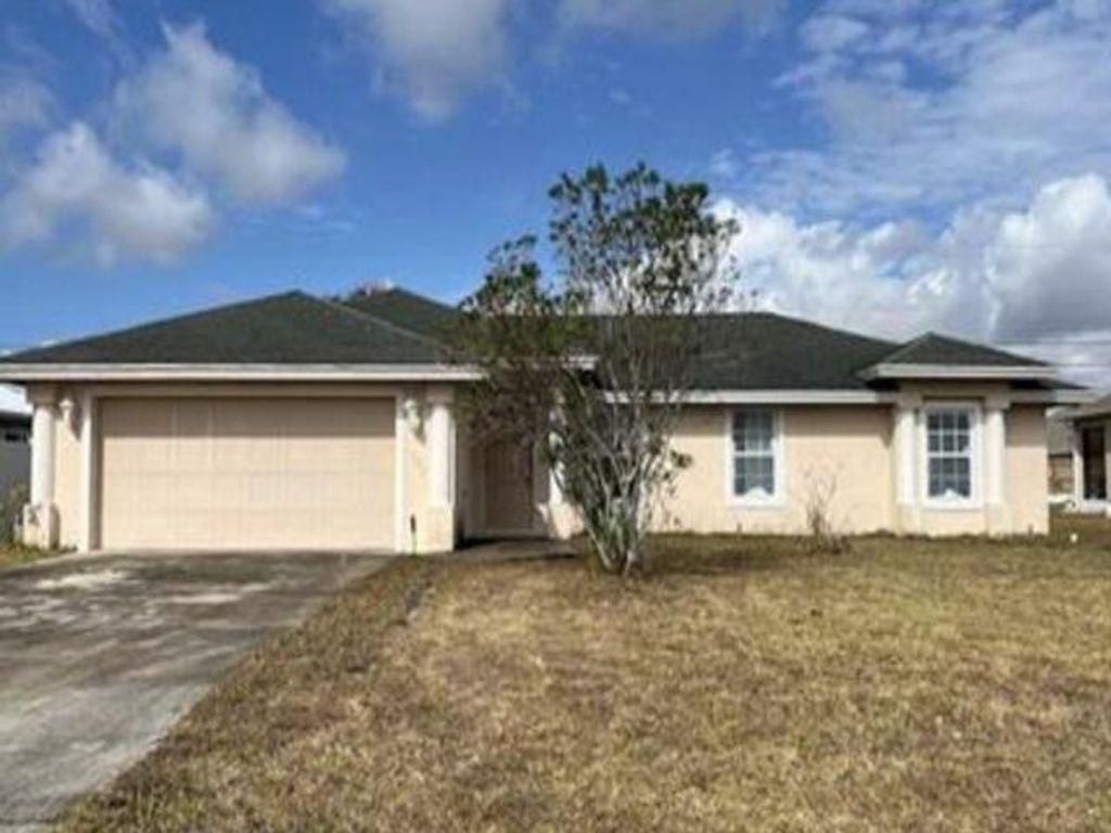 1944 SW Breezeway Street, Port St. Lucie, FL 34987
