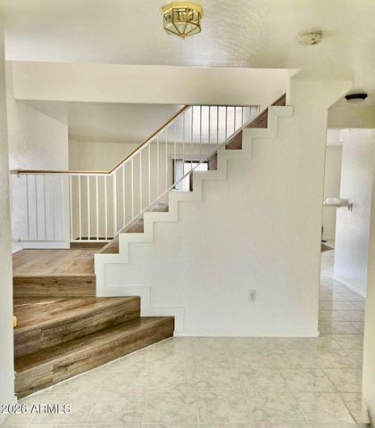 2040 E BEHREND Drive, Phoenix, AZ 85024