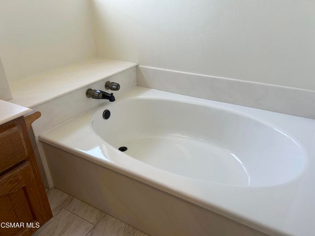 521 Melbourne Court, Newbury Park, CA 91320