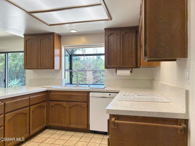 521 Melbourne Court, Newbury Park, CA 91320