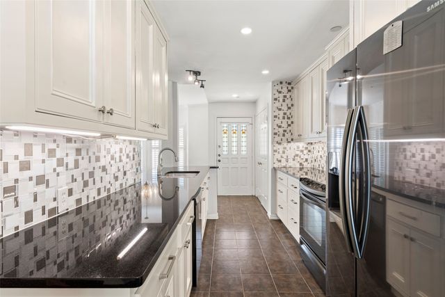 8610 Turtle Creek Boulevard 208, Dallas, TX 75225
