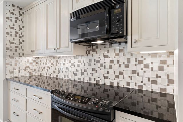 8610 Turtle Creek Boulevard 208, Dallas, TX 75225
