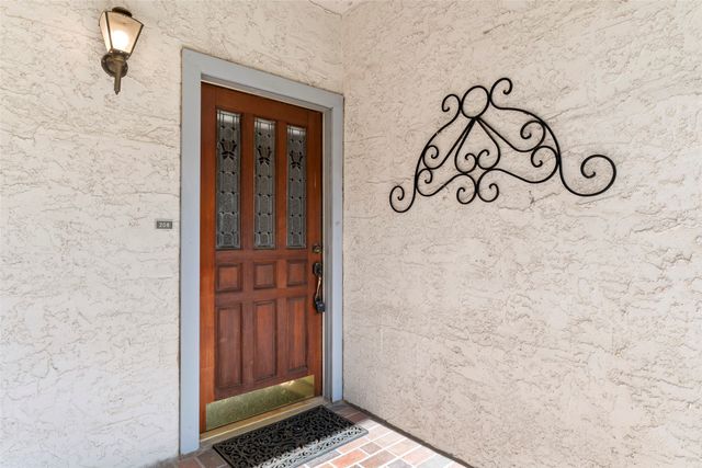 8610 Turtle Creek Boulevard 208, Dallas, TX 75225