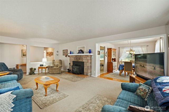 628 E Valley Road, Skamokawa, WA 98647