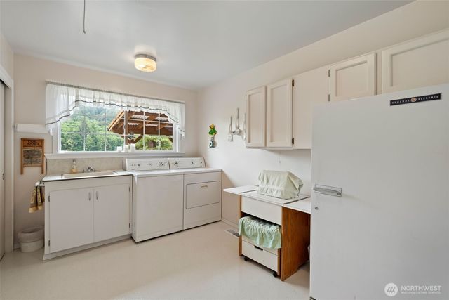 628 E Valley Road, Skamokawa, WA 98647
