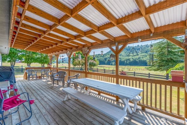 628 E Valley Road, Skamokawa, WA 98647