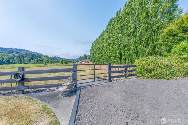 628 E Valley Road, Skamokawa, WA 98647