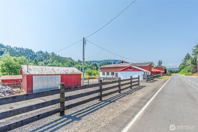 628 E Valley Road, Skamokawa, WA 98647