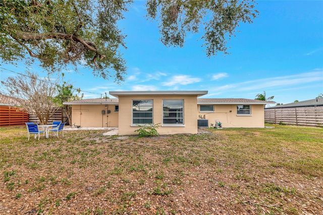 2707 BIGELOW DR, Sarasota, FL 34239