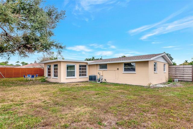 2707 BIGELOW DR, Sarasota, FL 34239