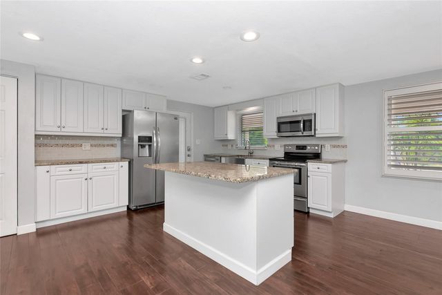 2707 BIGELOW DR, Sarasota, FL 34239