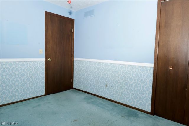 693 Idlewood Avenue, Sheffield Lake, OH 44054