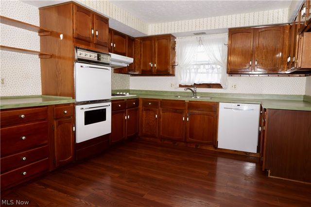 693 Idlewood Avenue, Sheffield Lake, OH 44054