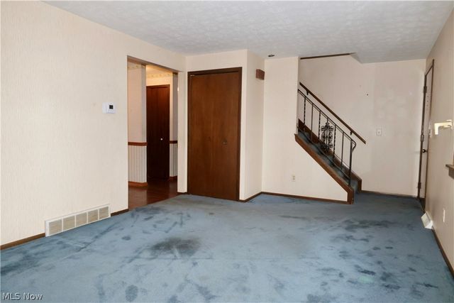 693 Idlewood Avenue, Sheffield Lake, OH 44054