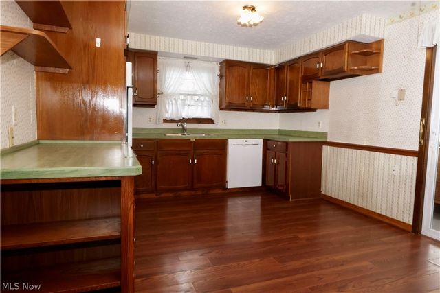 693 Idlewood Avenue, Sheffield Lake, OH 44054